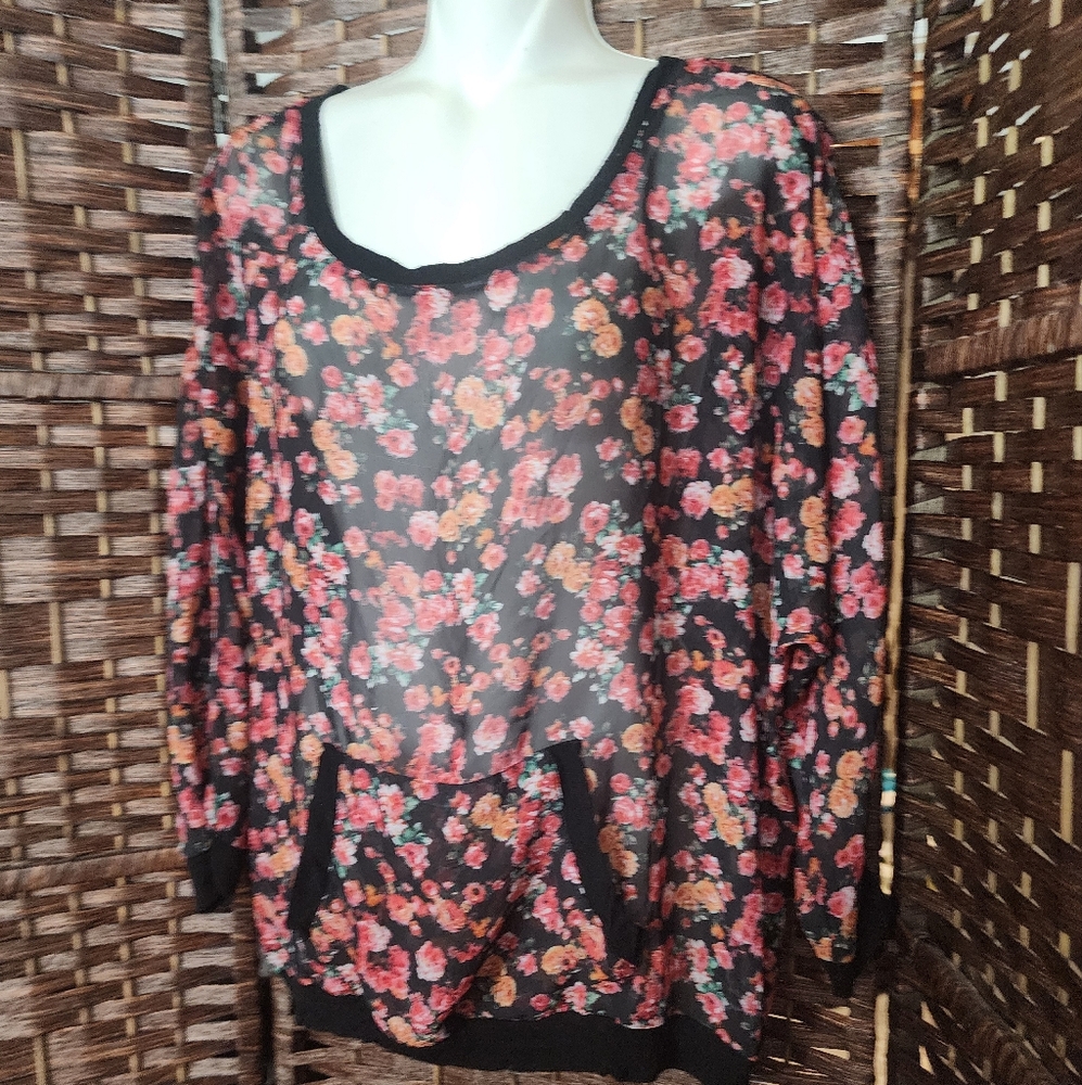 Eyeshadow Floral Print Blouse with Relaxed Love on a Hanger Blouse Size - Picture 4 of 10